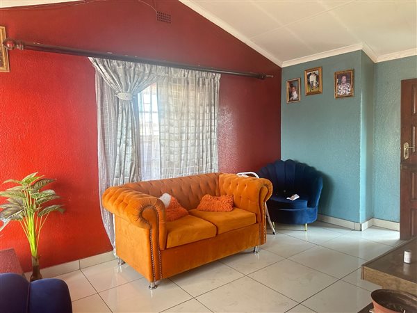 2 Bed House in Alra Park