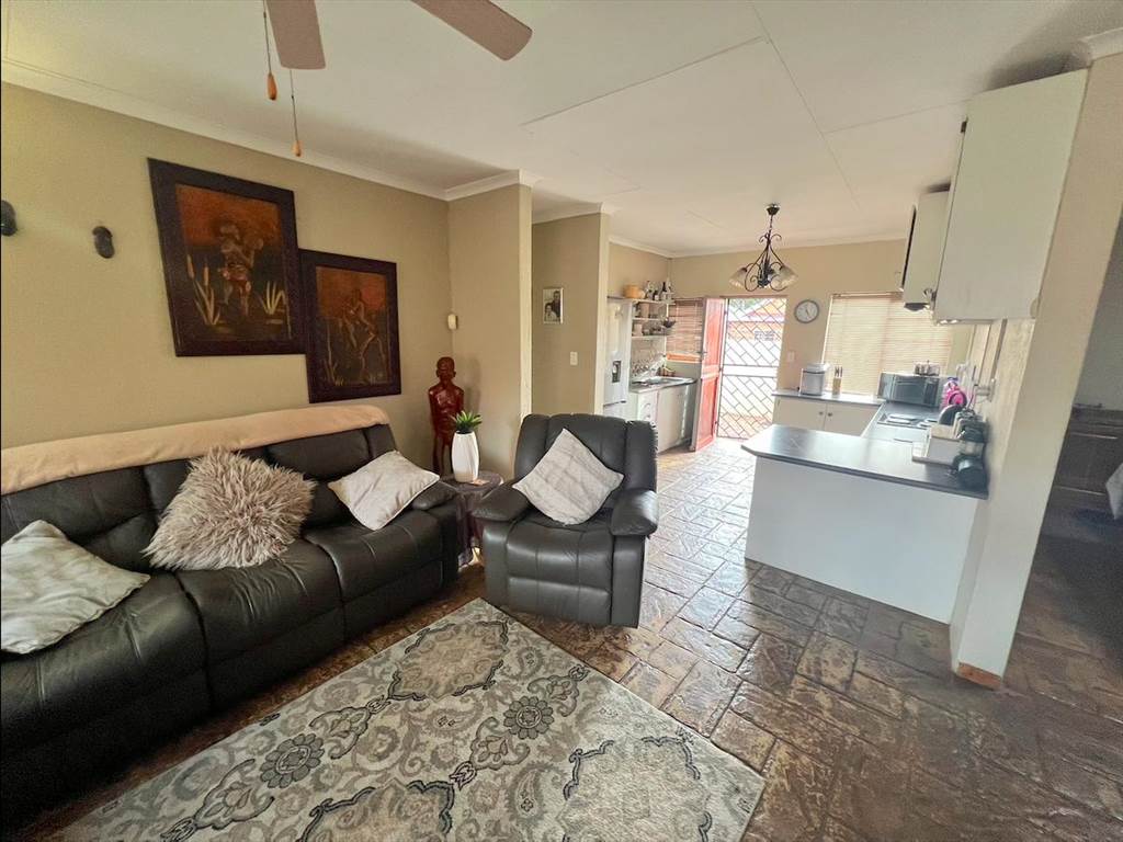 3 Bed Townhouse in Dal Fouche photo number 2