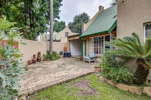 3 Bed Townhouse in Glen Marais photo number 4