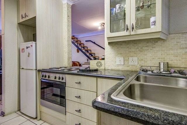 3 Bed Townhouse in Glen Marais photo number 8