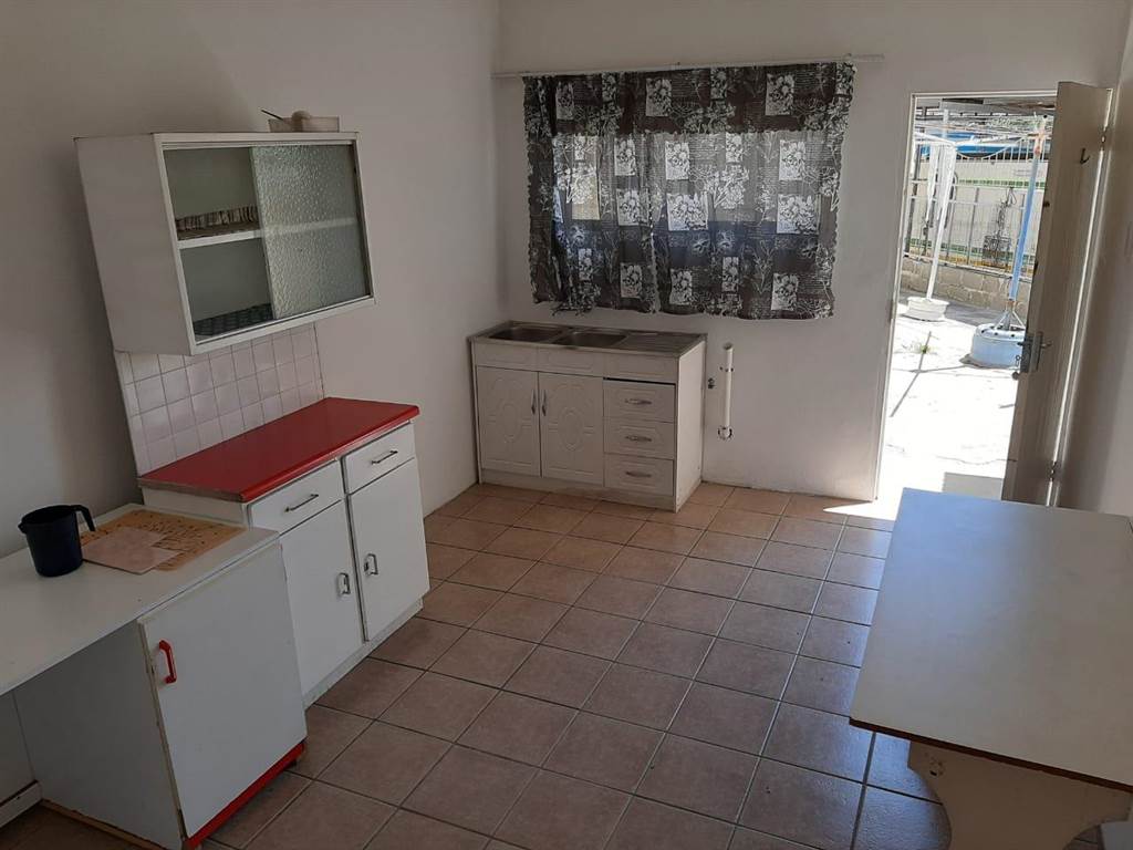 1 Bed Flat in Estcourt photo number 3