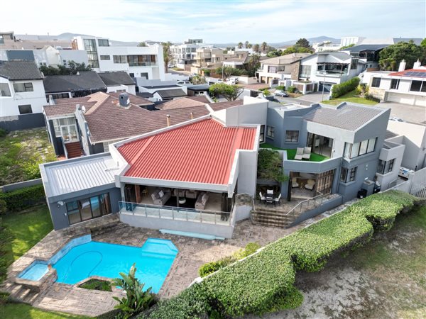 4 Bedroom House 4 Bedroom House