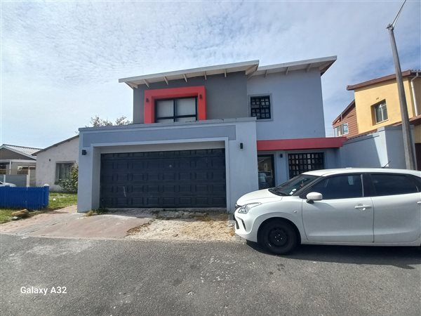 5 Bed House in Grassy Park