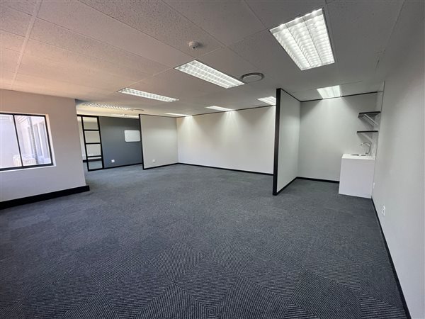 100  m² Commercial space in Bryanston