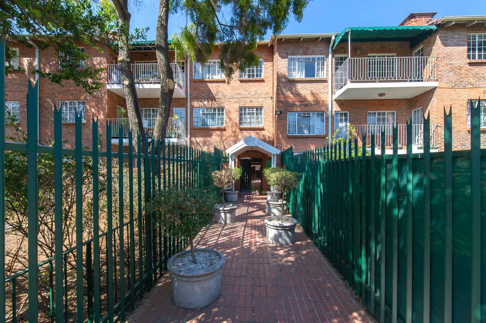 2 Bed Apartment in Woodmead photo number 1
