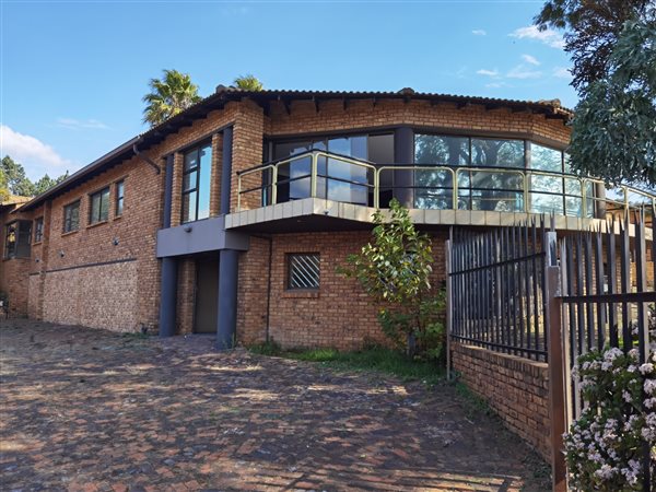 10 Bed House in Meredale