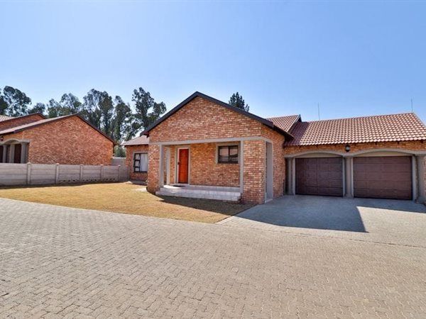 3 Bedroom Townhouse 3 Bedroom Townhouse