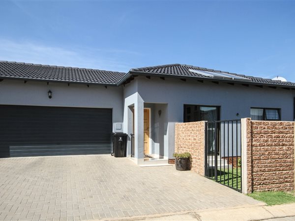 3 Bed Townhouse in Parkrand