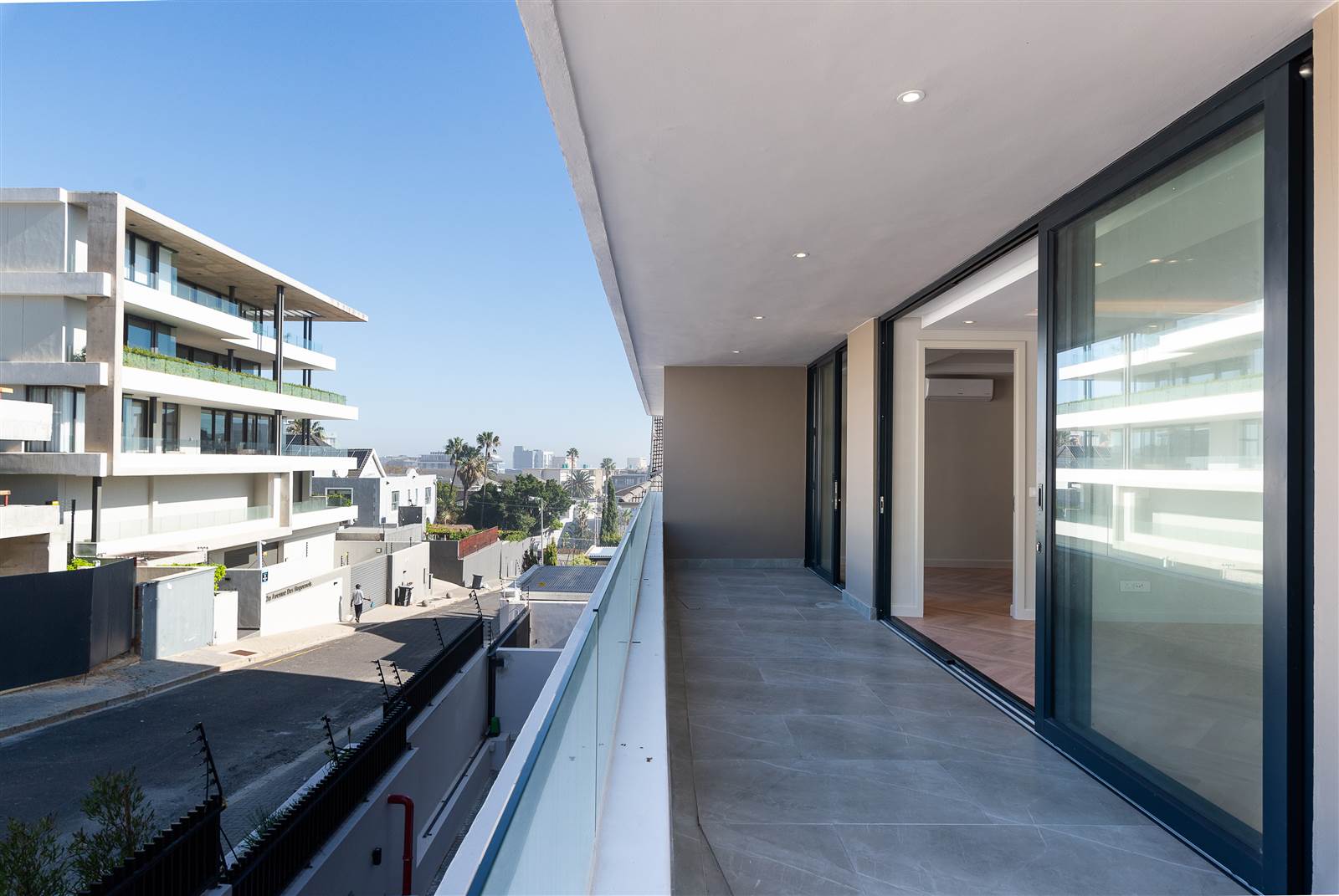 2 Bed Apartment in Fresnaye photo number 6