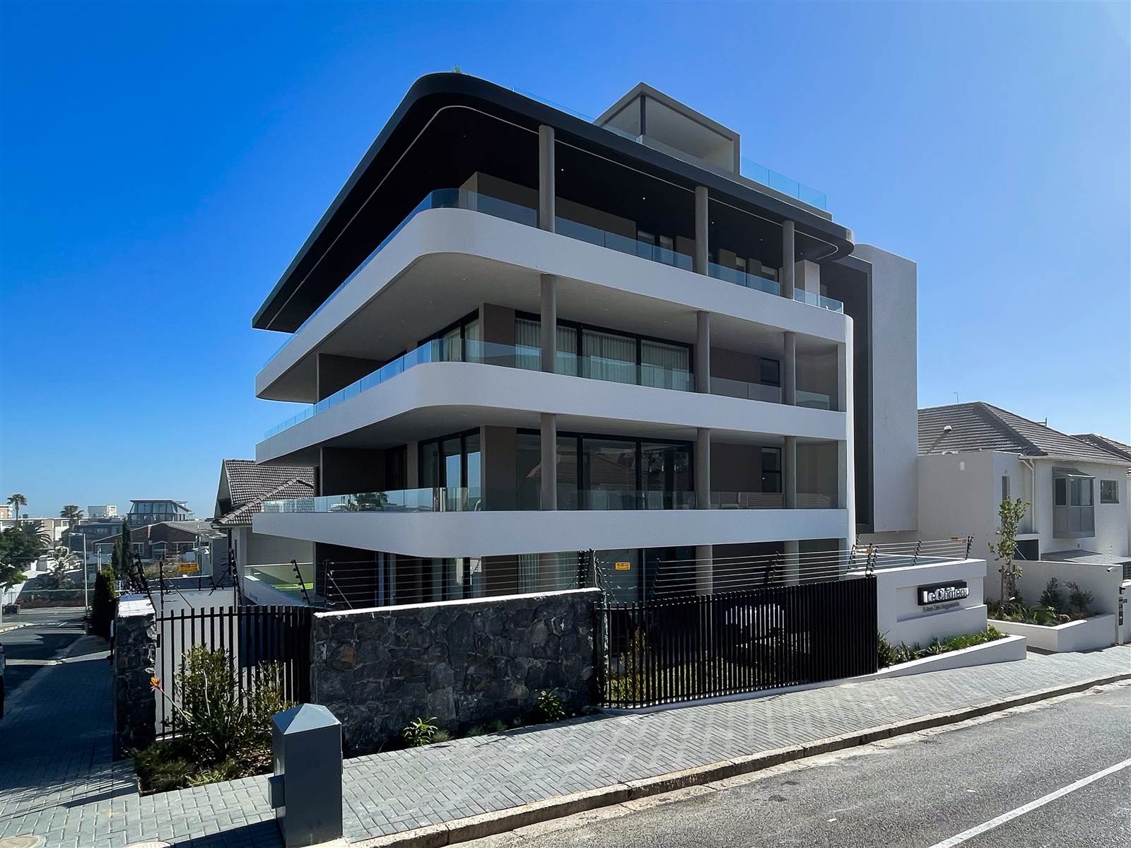 2 Bed Apartment in Fresnaye photo number 23