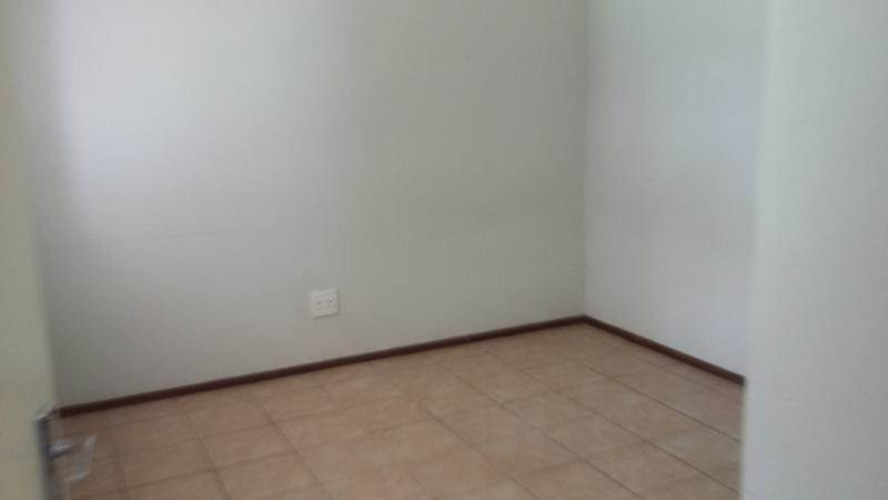 1 Bed Apartment in Lakefield photo number 4
