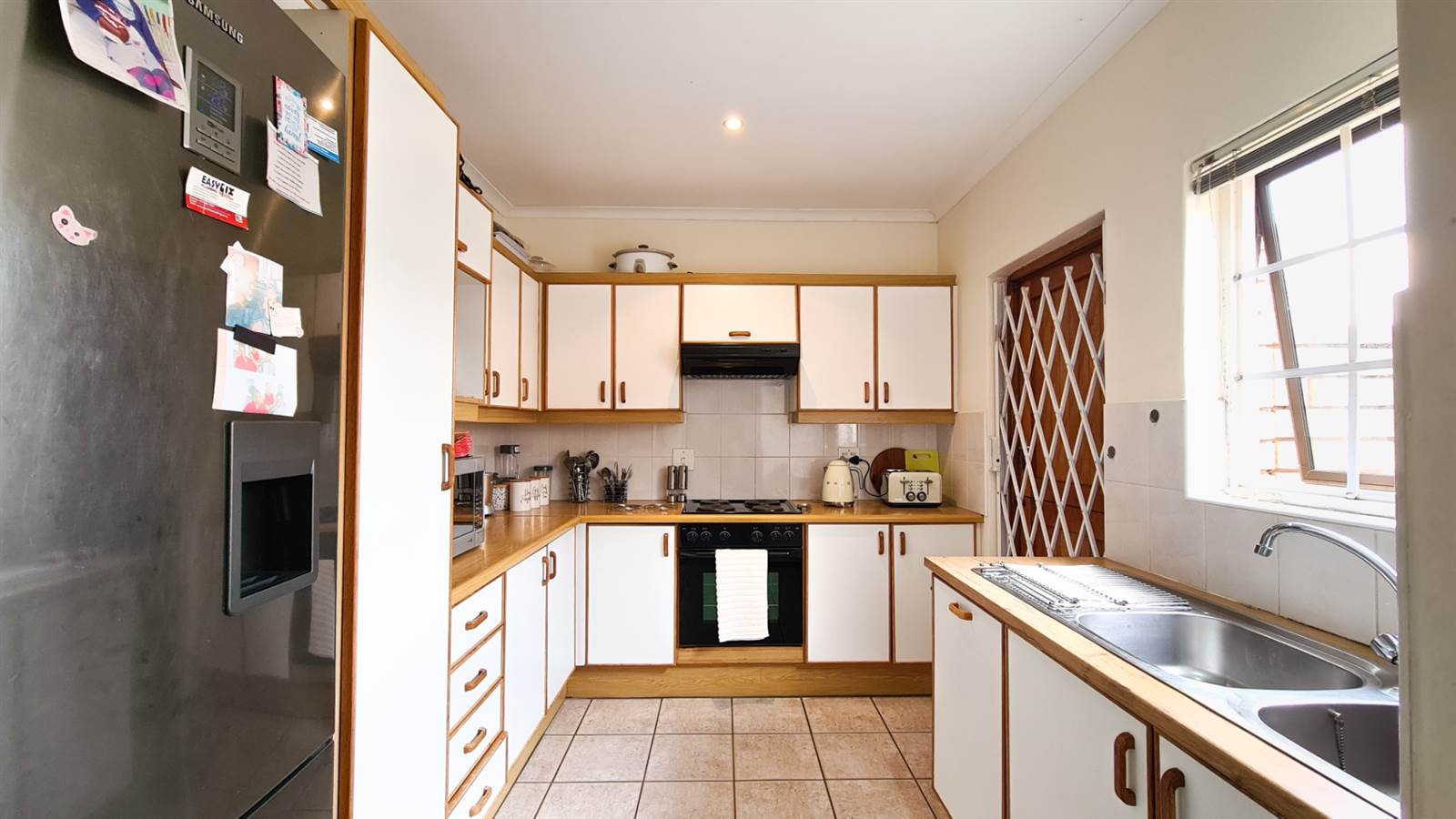3 Bed Townhouse in Nahoon Beach photo number 4