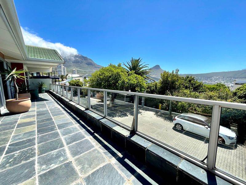 4 Bed House in Vredehoek photo number 10