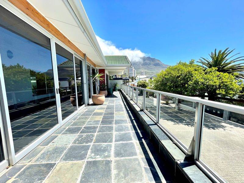 4 Bed House in Vredehoek photo number 11