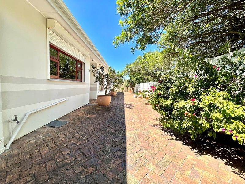 4 Bed House in Vredehoek photo number 14