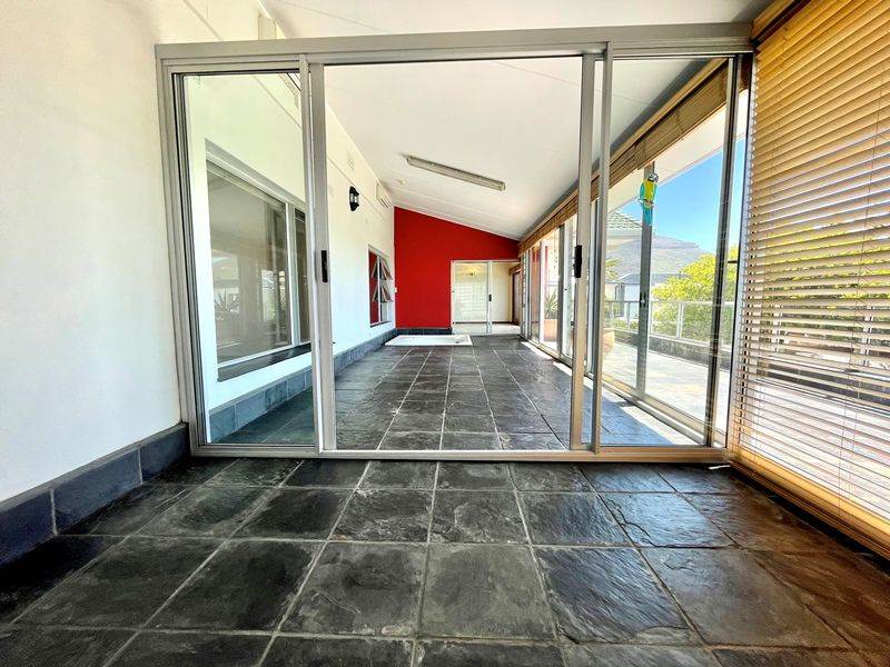 4 Bed House in Vredehoek photo number 16