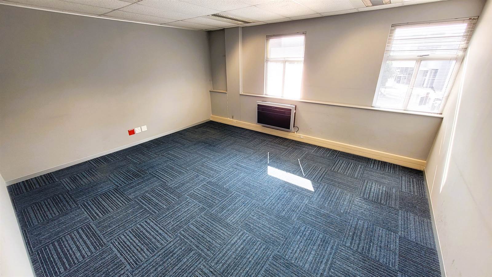 433  m² Office Space in Menlyn photo number 14