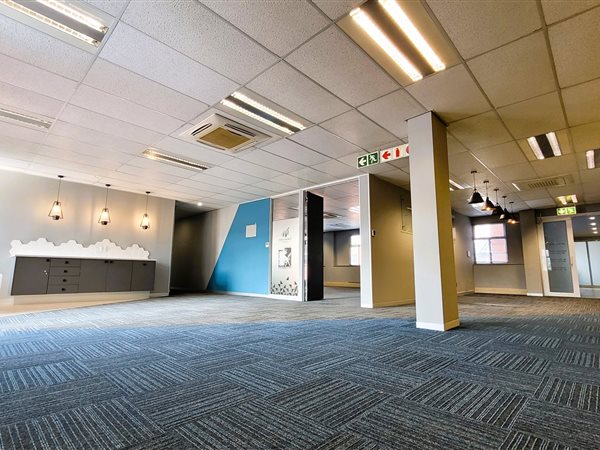 433  m² Office Space in Menlyn