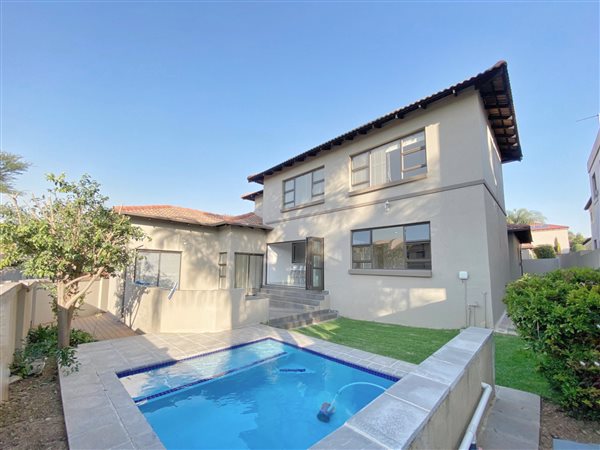 4 Bedroom House 4 Bedroom House