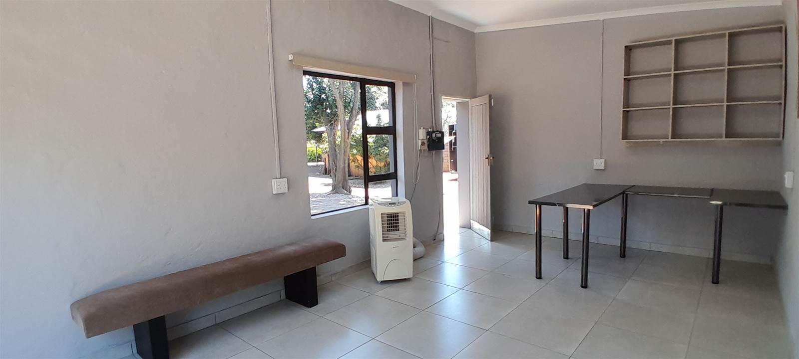 18  m² Commercial space in Rustenburg Central photo number 4