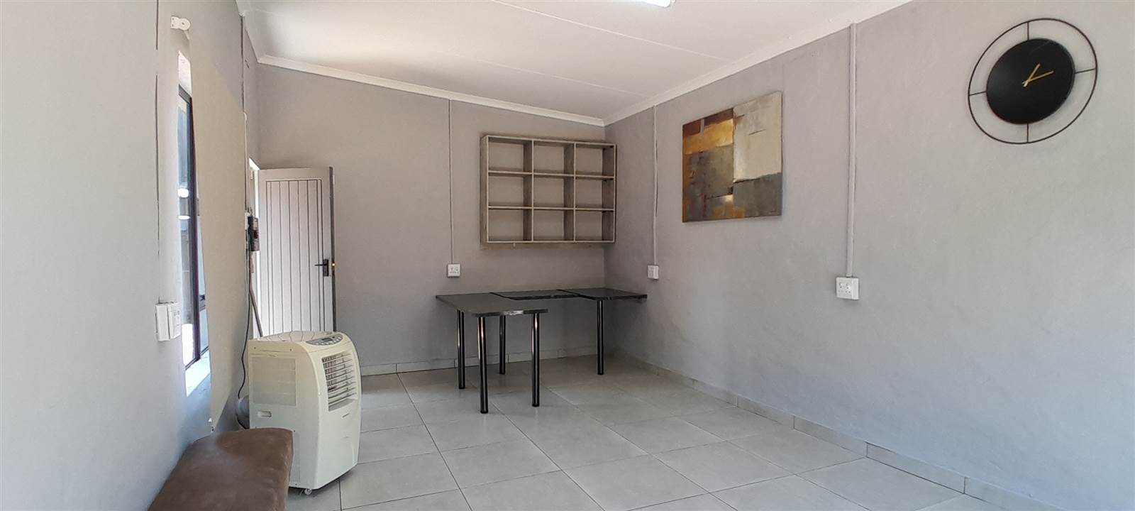 18  m² Commercial space in Rustenburg Central photo number 3