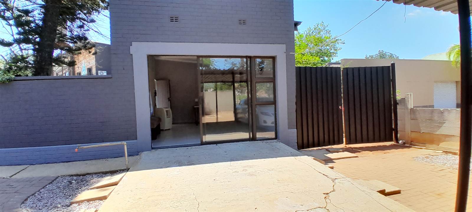 18  m² Commercial space in Rustenburg Central photo number 2