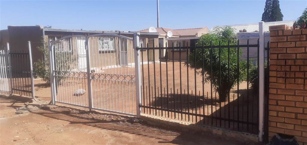 360 m² Land available in Soshanguve photo number 3