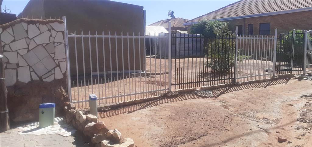 360 m² Land available in Soshanguve photo number 2