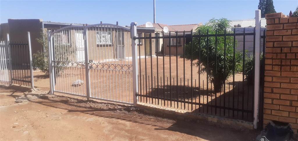 360 m² Land available in Soshanguve photo number 5