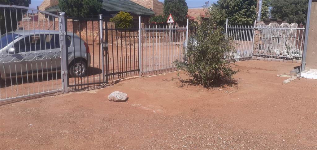 360 m² Land available in Soshanguve photo number 6