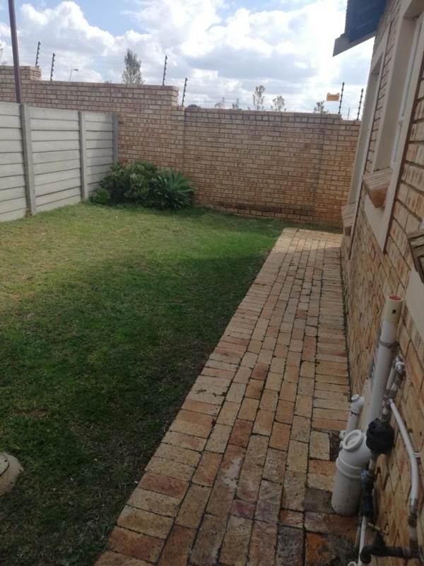 2 Bed Townhouse in Olievenhoutbos photo number 14
