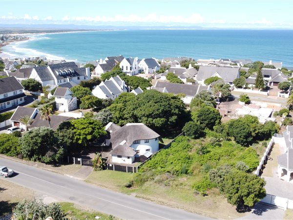 899 m² Land available in St Francis Bay