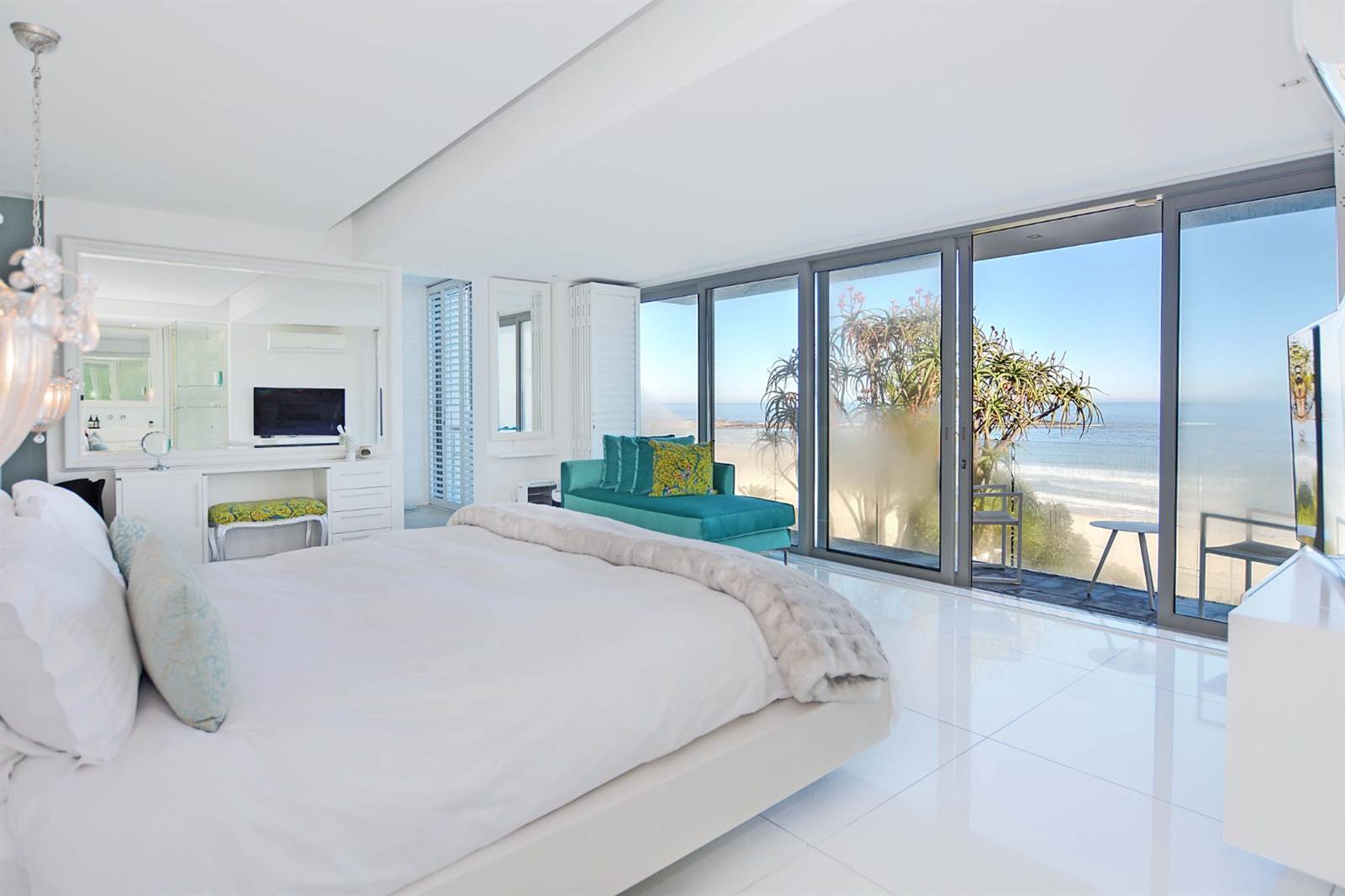 4 Bed House in Camps Bay photo number 25
