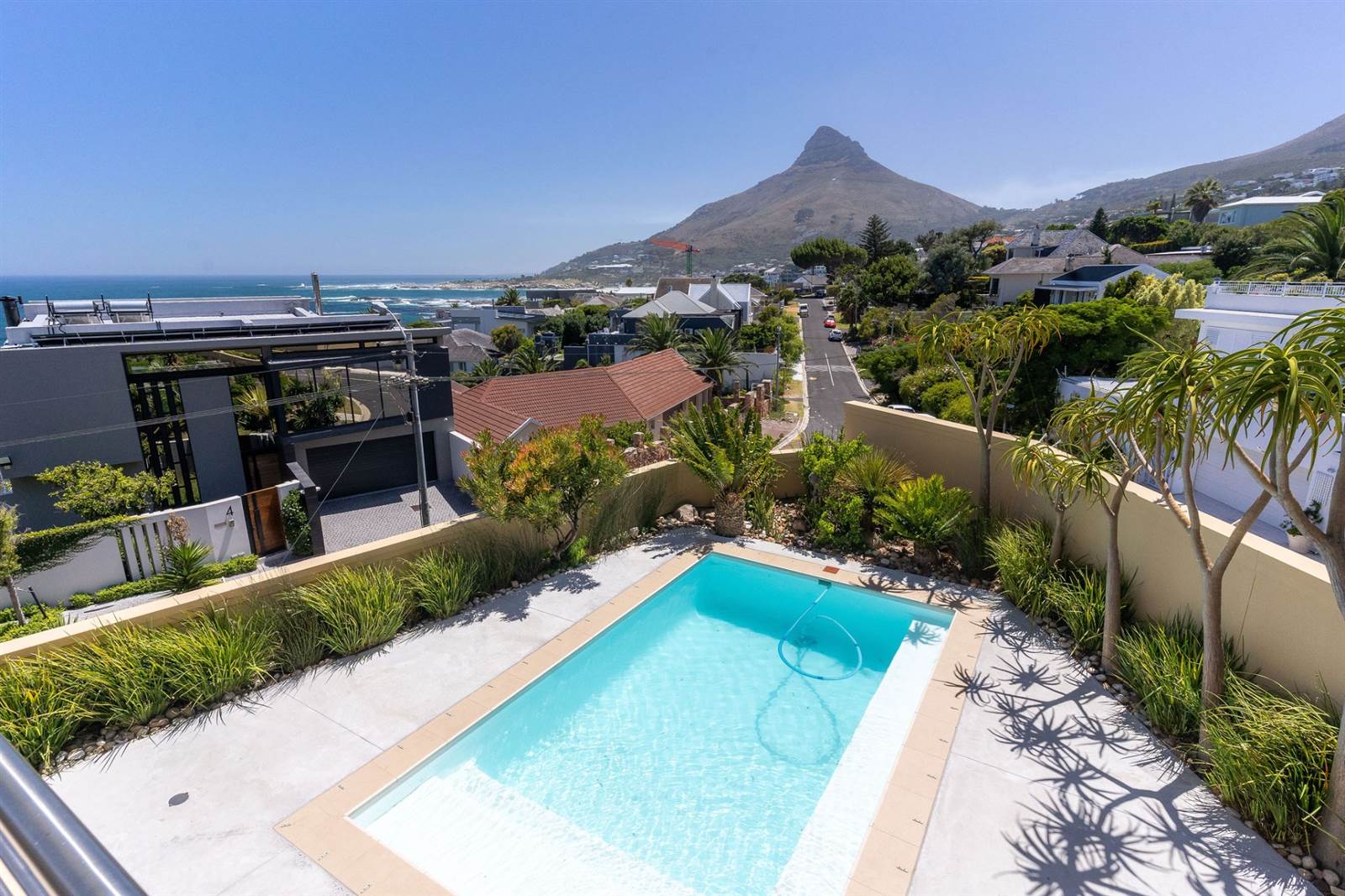 8 Bed House in Camps Bay photo number 21