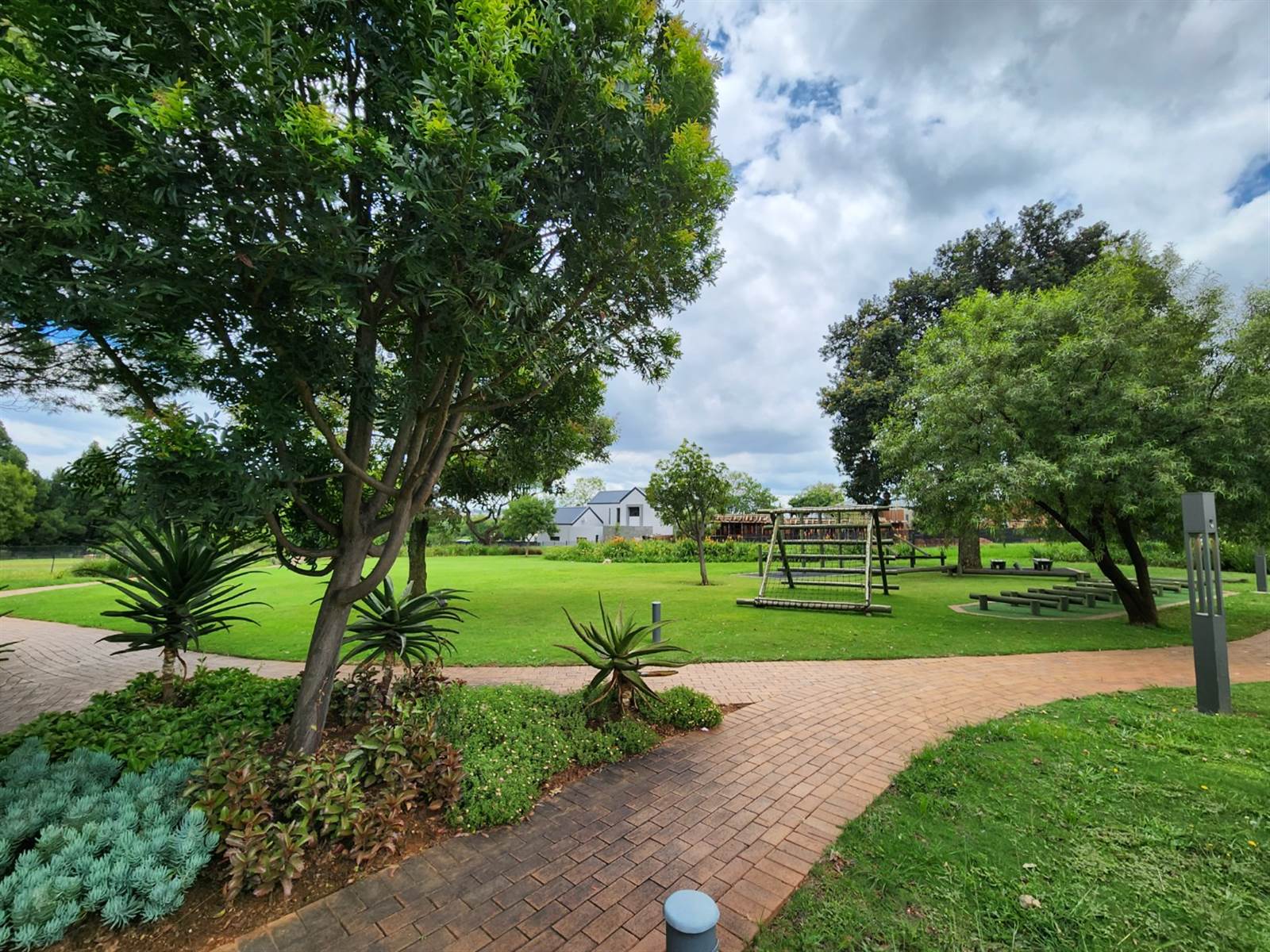 831 m² Land available in Linksfield North photo number 2