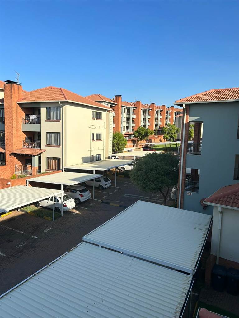 2 Bed Apartment in Edenvale photo number 1