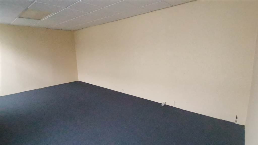 210  m² Commercial space in Bedfordview photo number 19