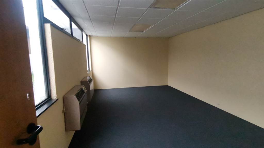 210  m² Commercial space in Bedfordview photo number 20