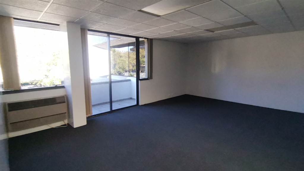 210  m² Commercial space in Bedfordview photo number 8