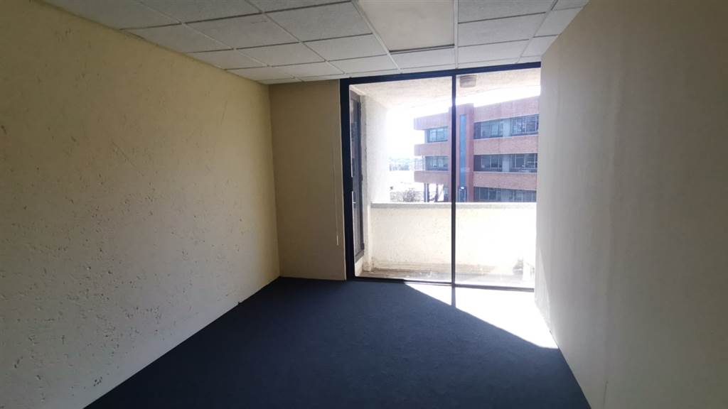 210  m² Commercial space in Bedfordview photo number 17