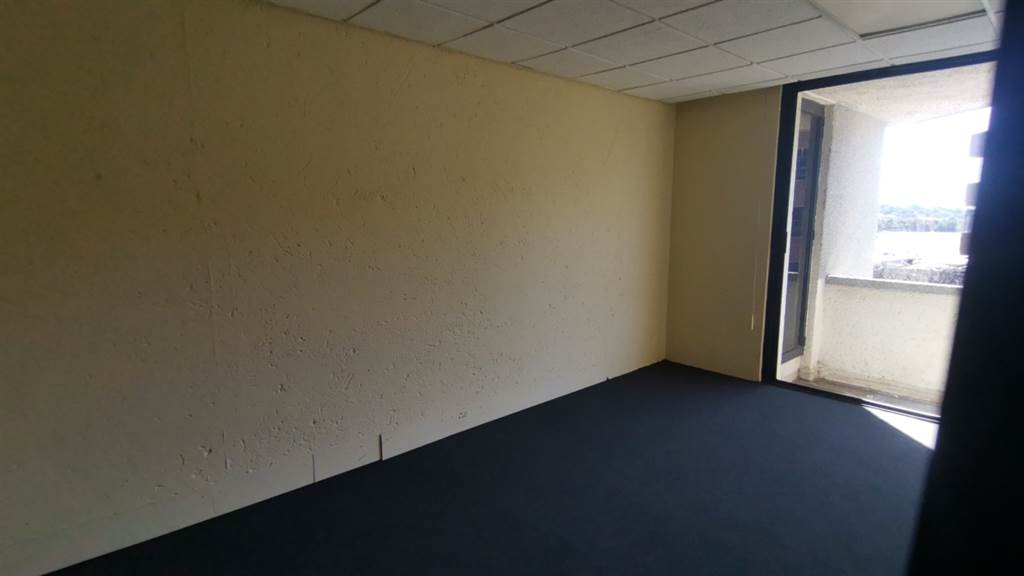 210  m² Commercial space in Bedfordview photo number 18