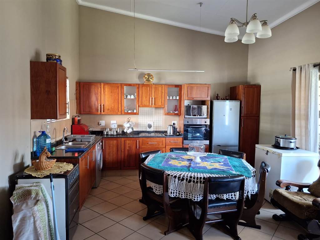 2 Bed House in Waterval East photo number 7