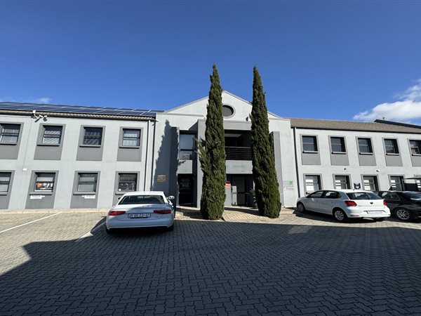 132  m² Commercial space