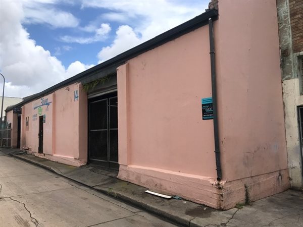 298  m² Commercial space in North End