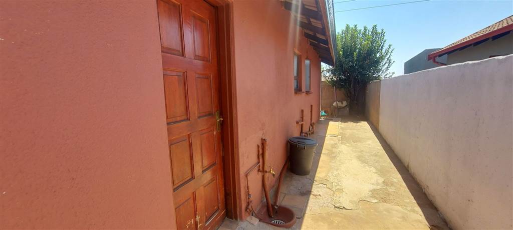 3 Bed House in Protea Glen photo number 12