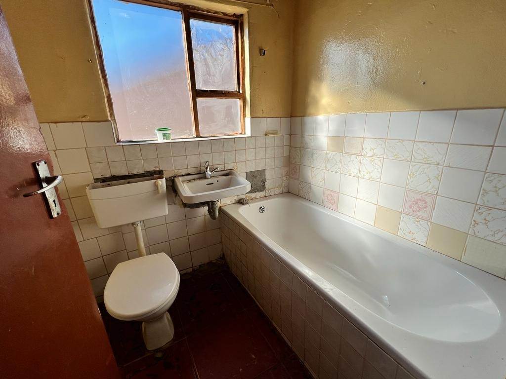 3 Bed House in Kwa Nobuhle photo number 14