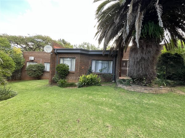 4 Bedroom House 4 Bedroom House