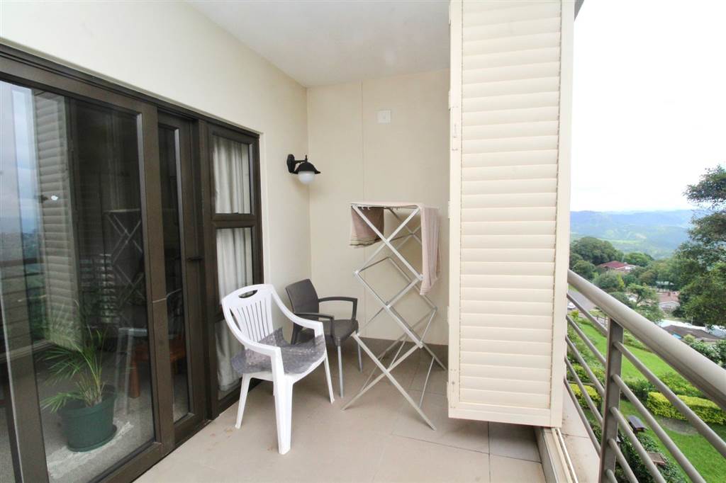 1 Bed Apartment in Bothas Hill photo number 13