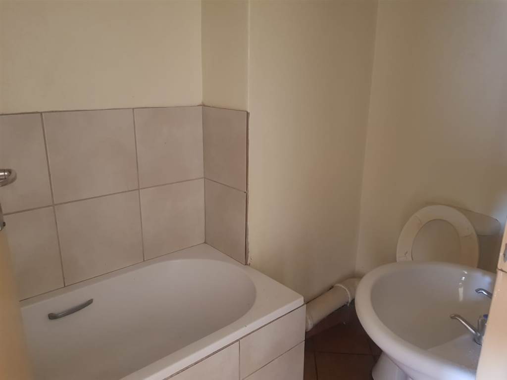 2 Bed Flat in Pretoria Central photo number 6