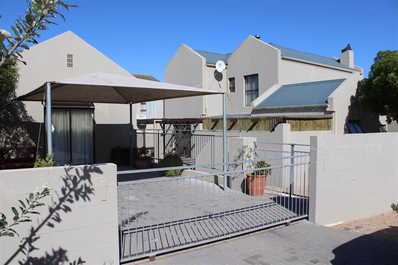 4 Bed House in Myburgh Park photo number 3